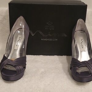 NINA HIGH HEELS 6 1/2M.  Color Steel Luster SA.  (NEVER WORN)
